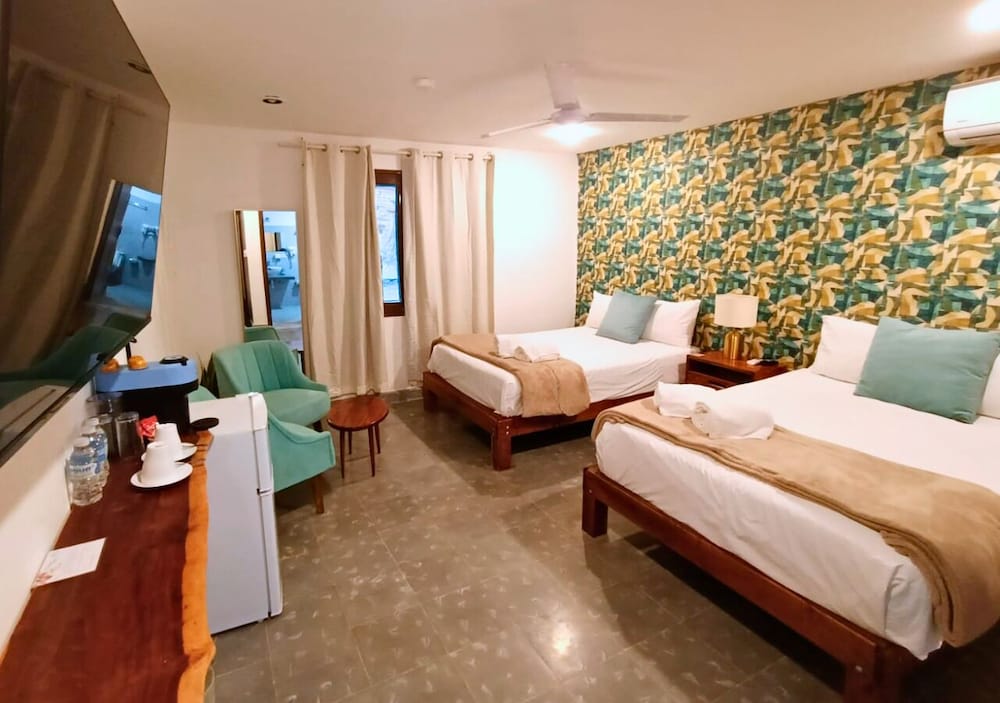 LUXURY, 2 QUEEN BEDS
