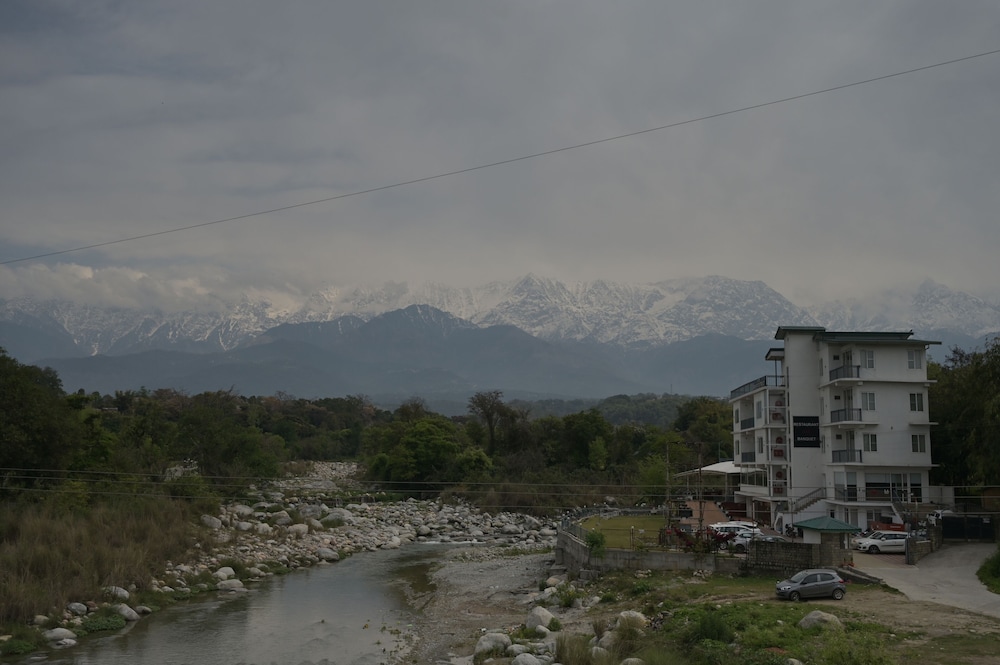 Hotel River Retreat 23/28