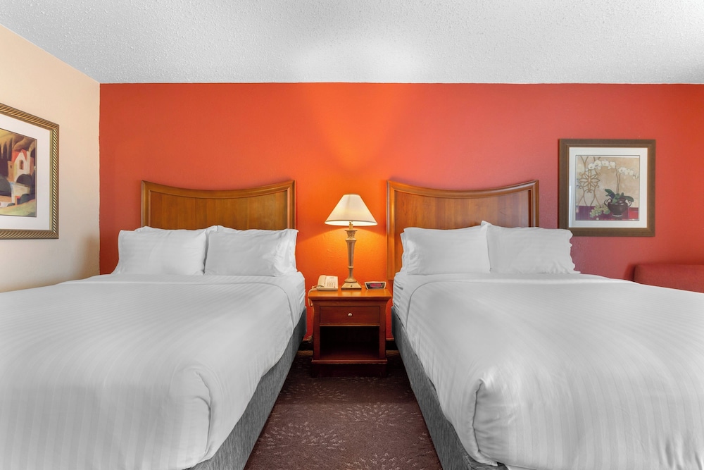 Holiday Inn Express Chicago Downers Grove 31/74