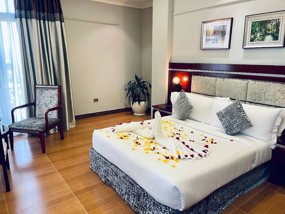 DELUXE, QUEEN BED, CITY VIEW, BALCONY