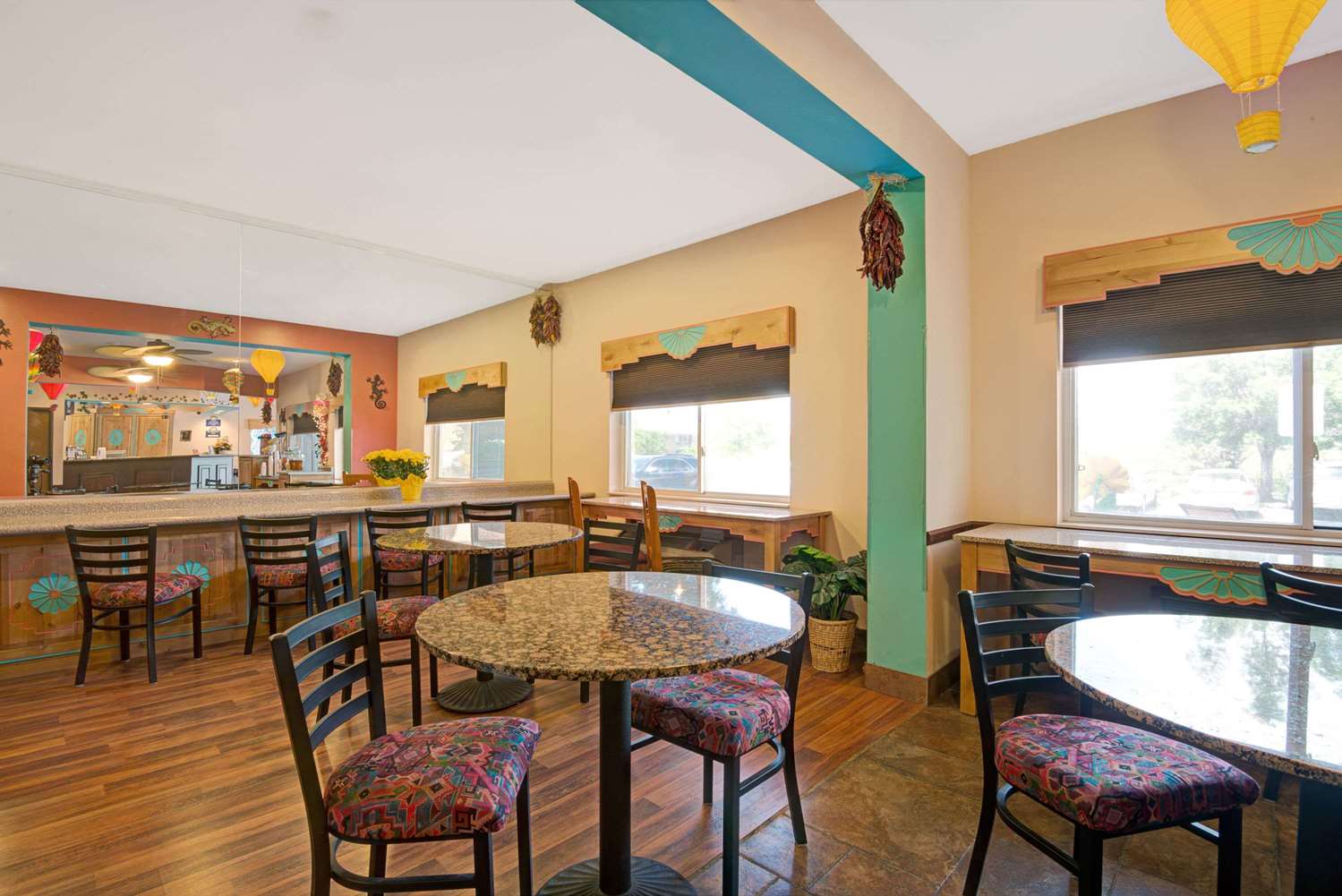Days Inn & Suites By Wyndham Airport Albuquerque 30/38