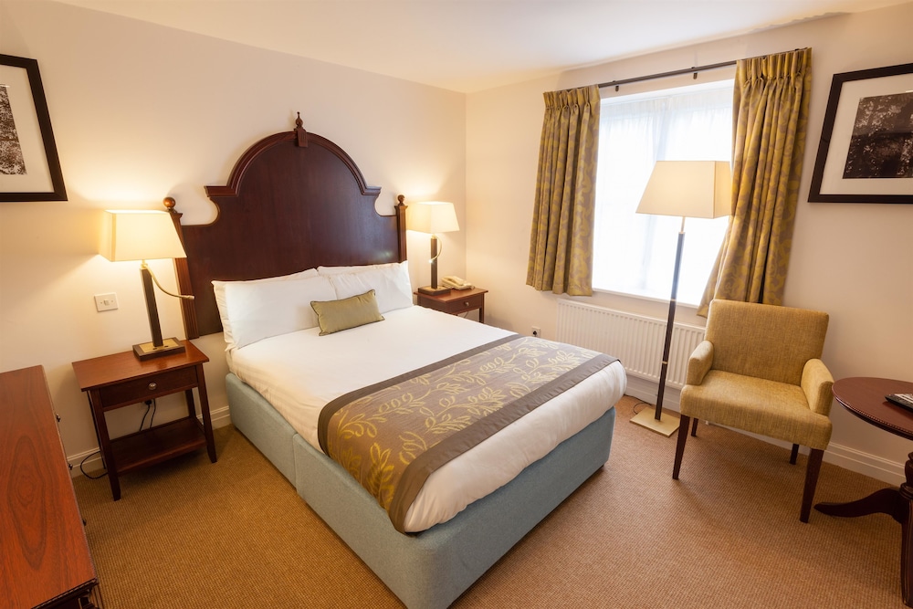 De Vere Tortworth Court Ex Tortworth Court Four Pillars 12/69