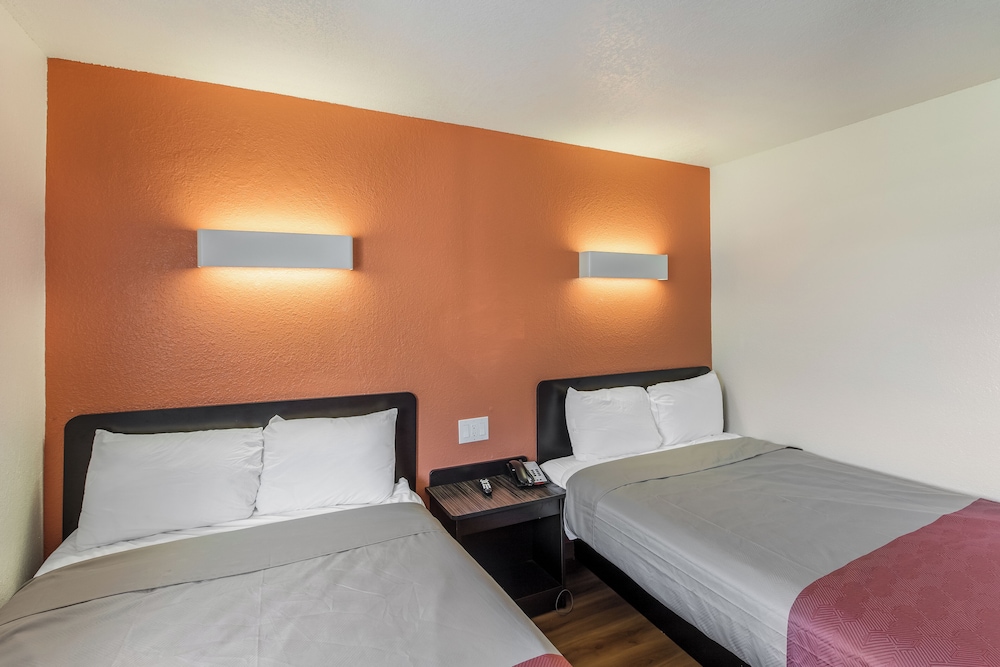 Motel6 North Richland Hills, TX 24/61