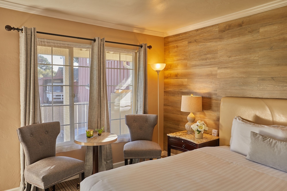 Inn By the Bay Monterey 39/56