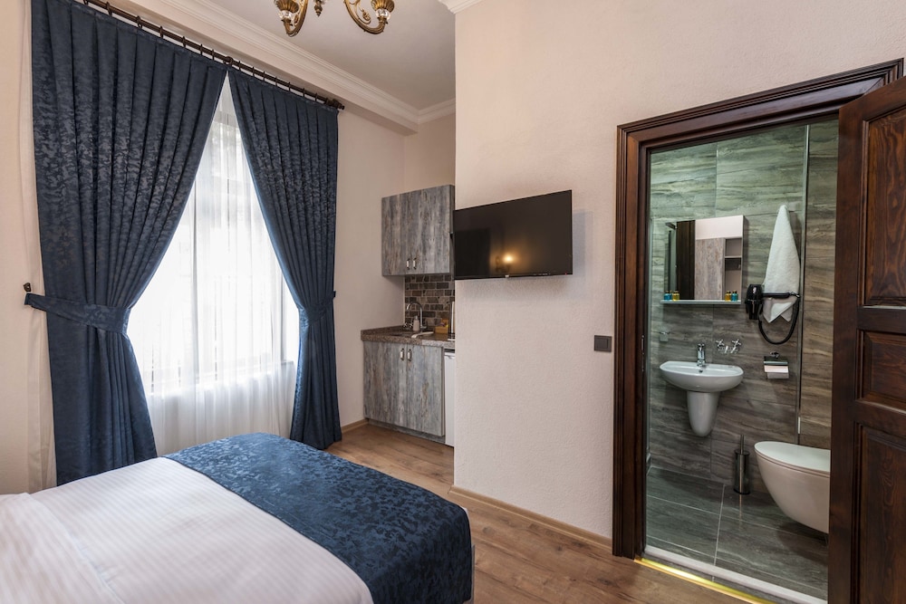 ECONOMY, STUDIO, QUEEN BED