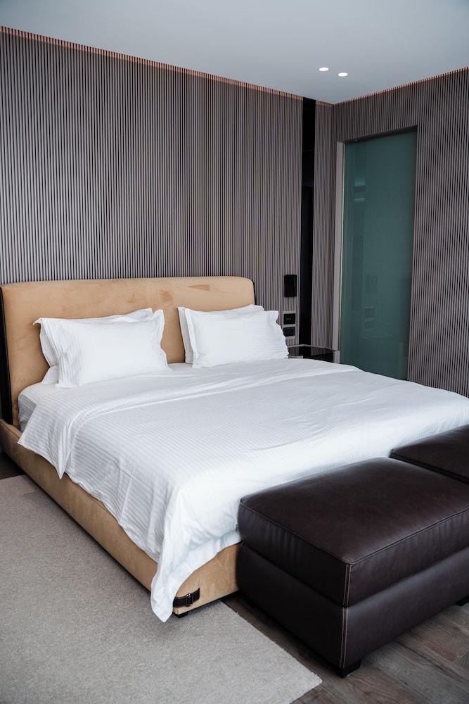 Demi Hotel 23/55
