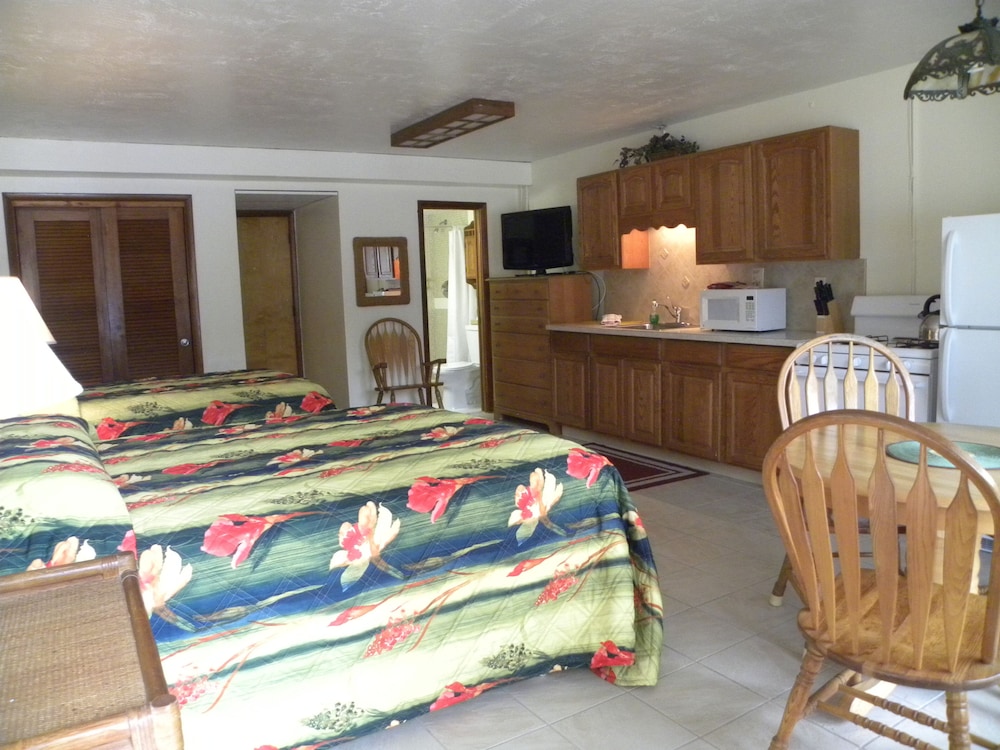 Rock Reef Resort 36/77