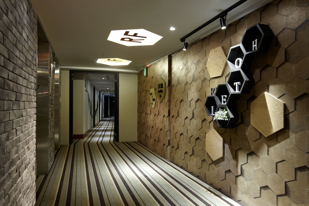 Rf Hotel 60/74