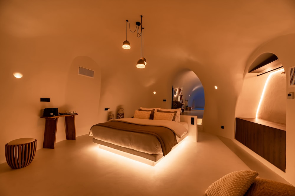 TWENTY ONE SUITES 33/60