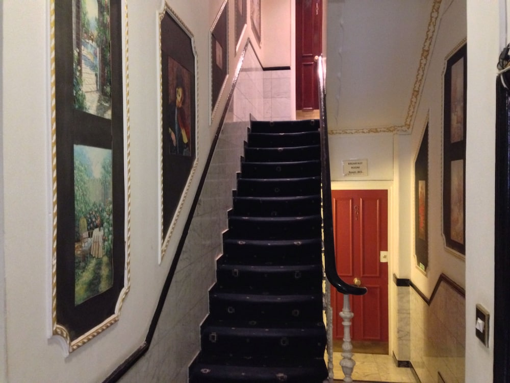 WHITELEAF HOTEL 20/50