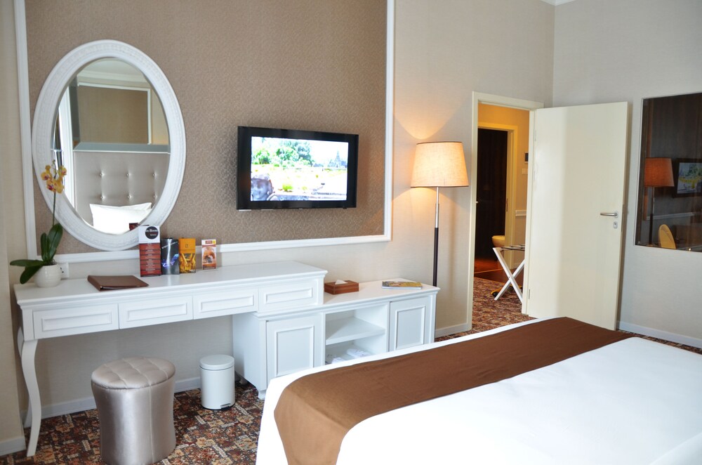 Golden Tulip Legacy Surabaya 11/31
