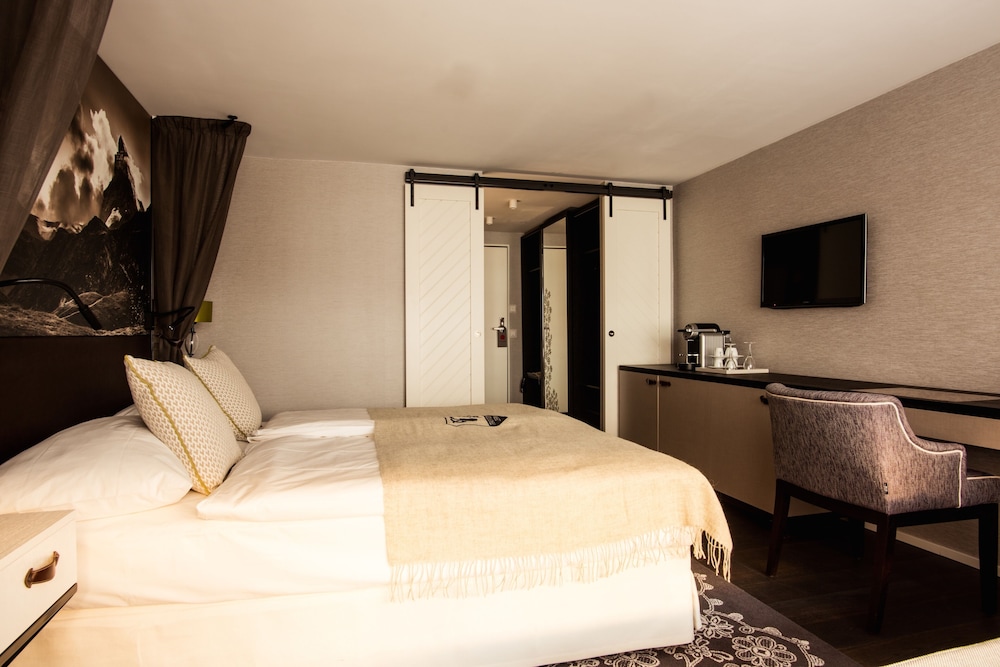 DELUXE, DOUBLE BED, NO BALCONY