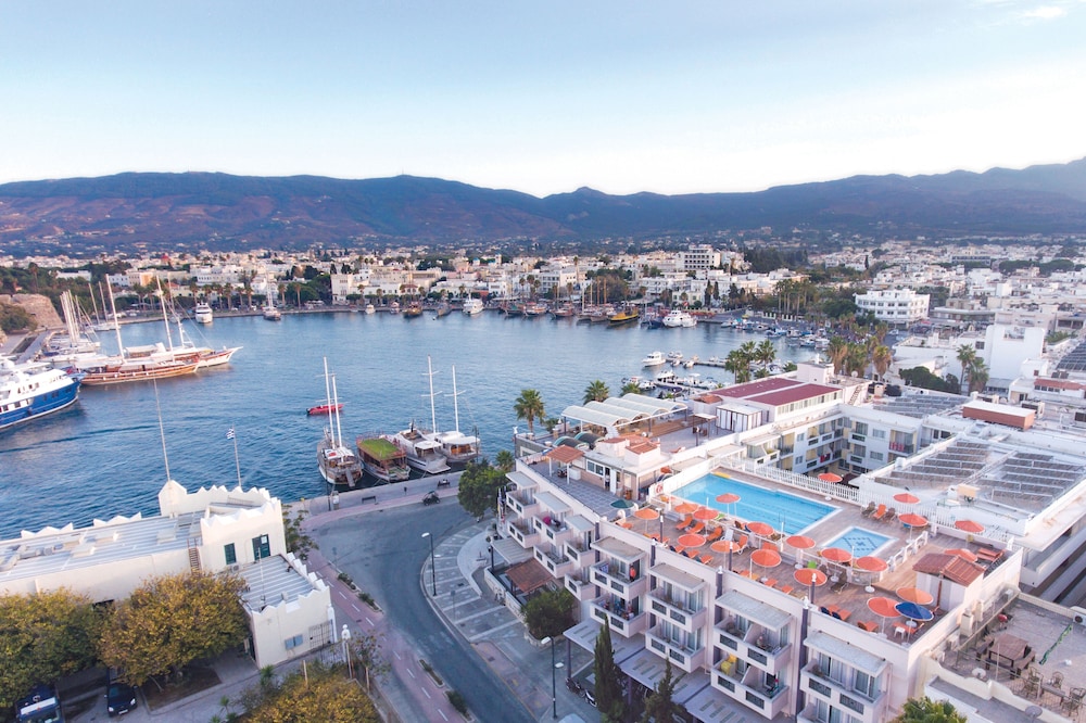 Kosta Palace City Hotel 150/157