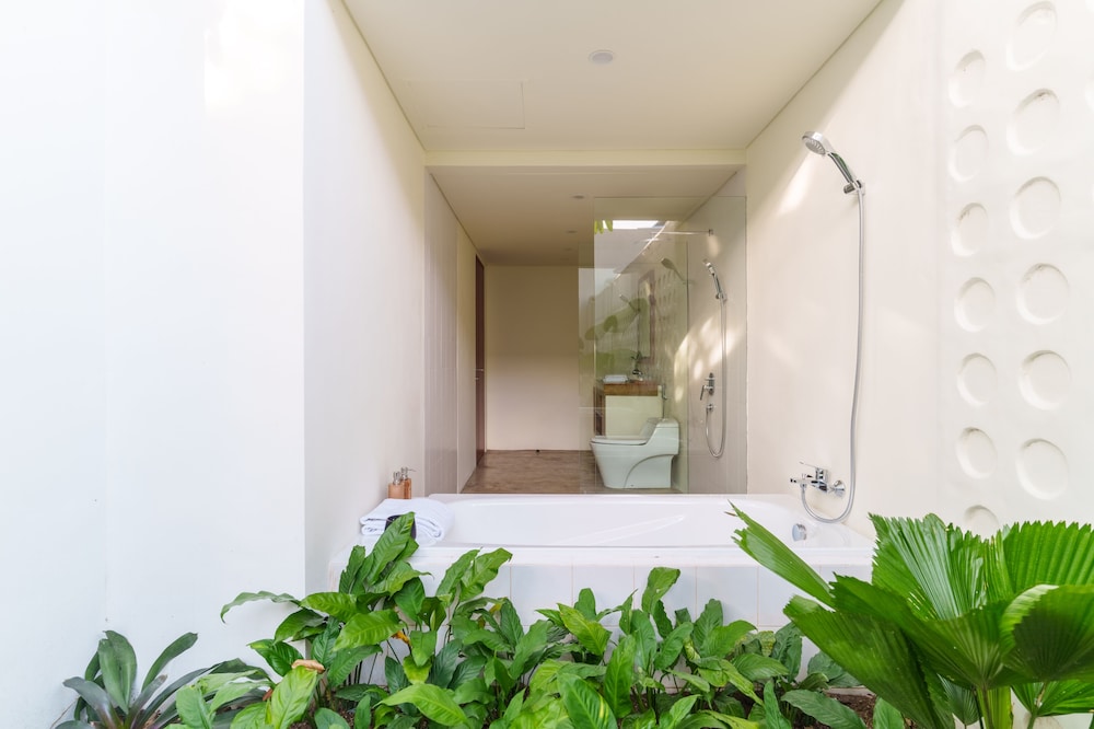 Ayom Suite 2/44