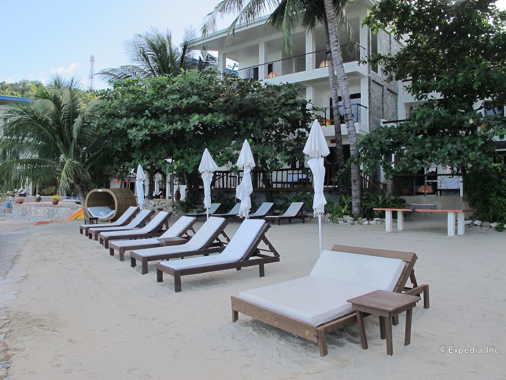 Sunset At Aninuan Beach Resort 66/74