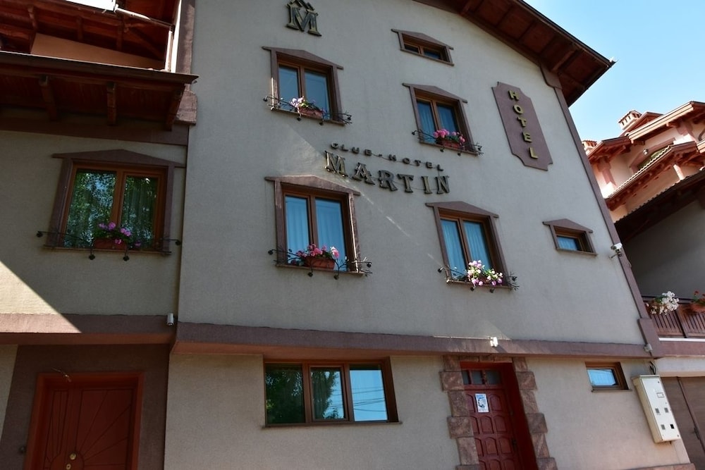 Martin Hotel 1/45