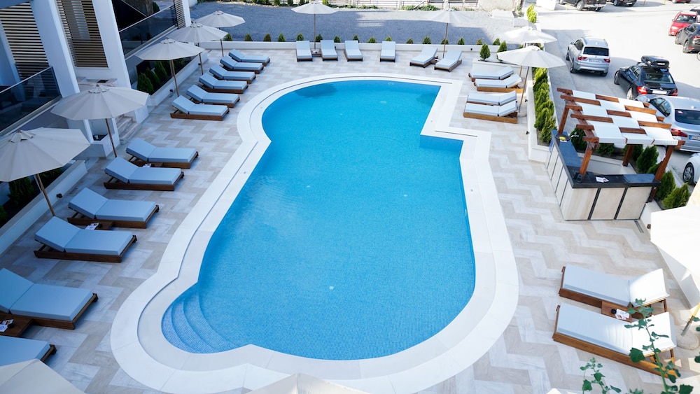 Agnes Deluxe Hotel 37/44