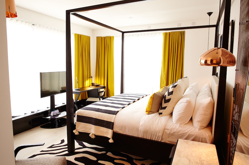 STANDARD, KING BED, CITY VIEW