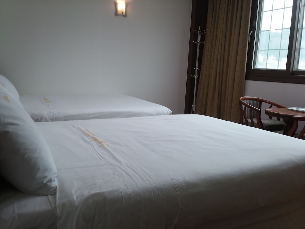 Lighthouse Hotel 17/40