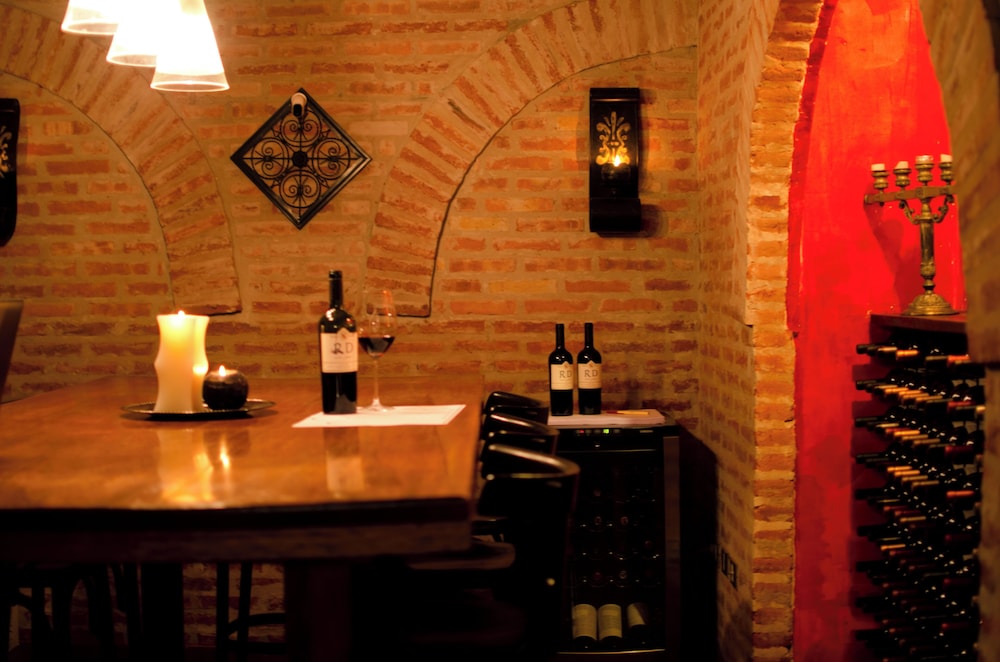 Miravida Soho and Wine Bar 83/87
