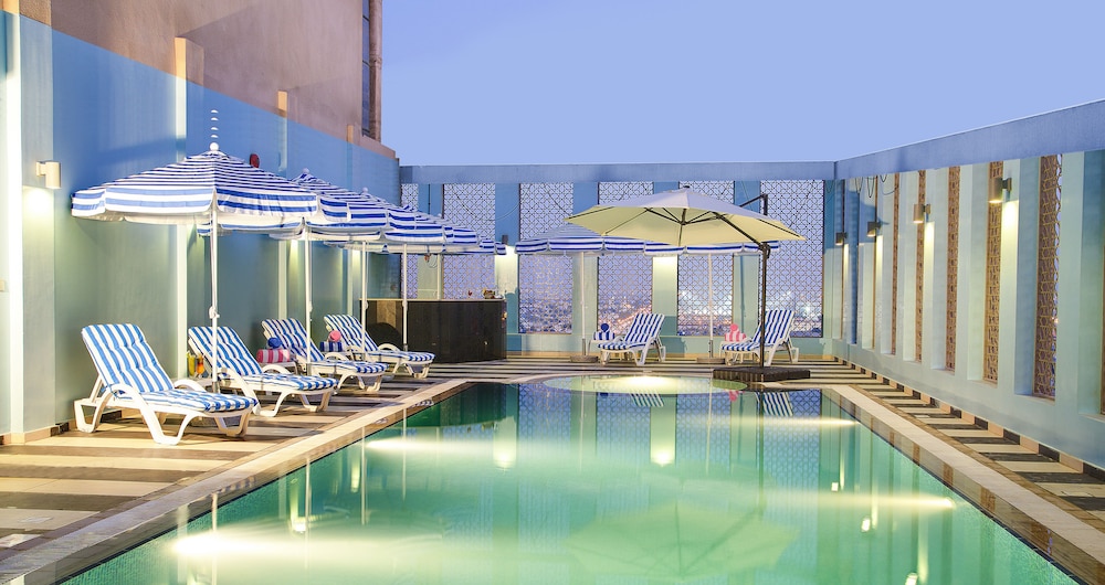 swimming pool spa