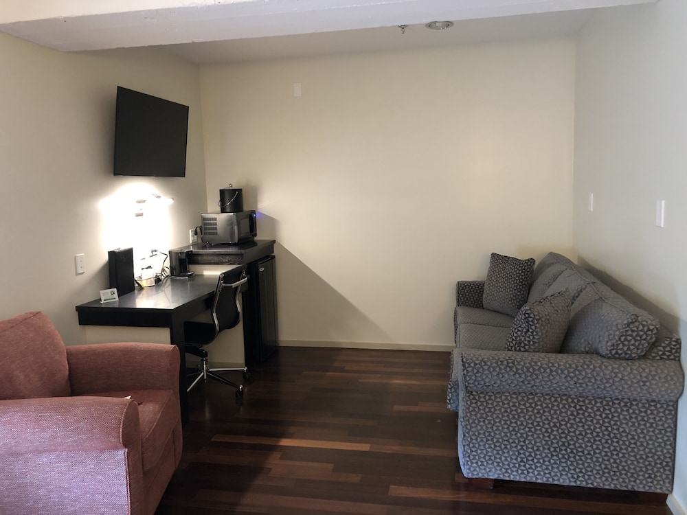Grand Eastonian Suites Hotel 49/79