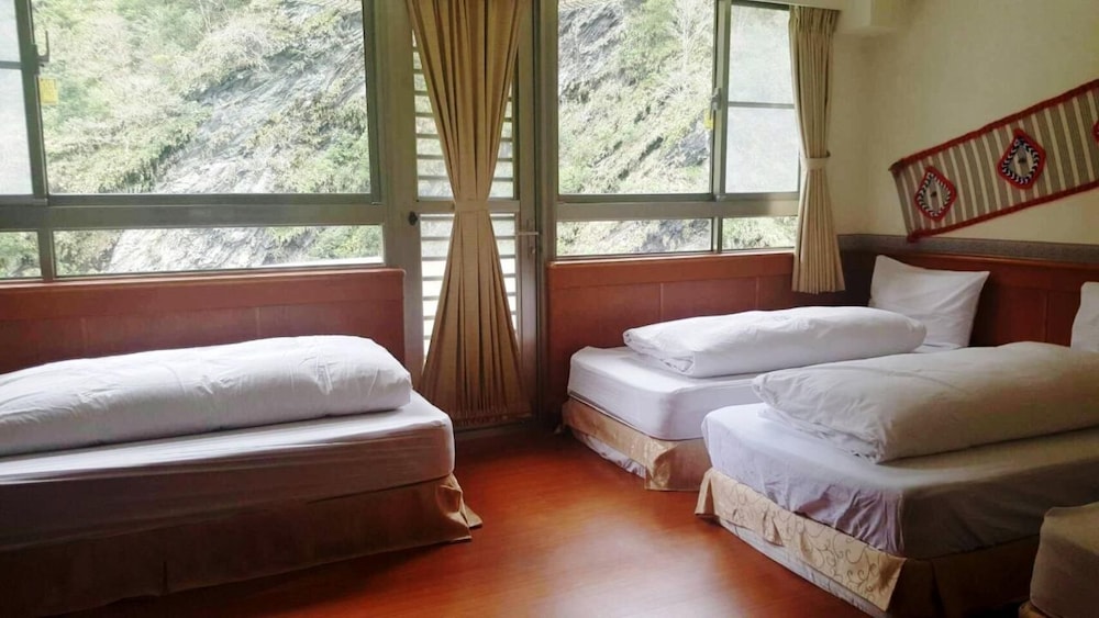 Taroko Tienhsiang Youth Activity Center 18/32