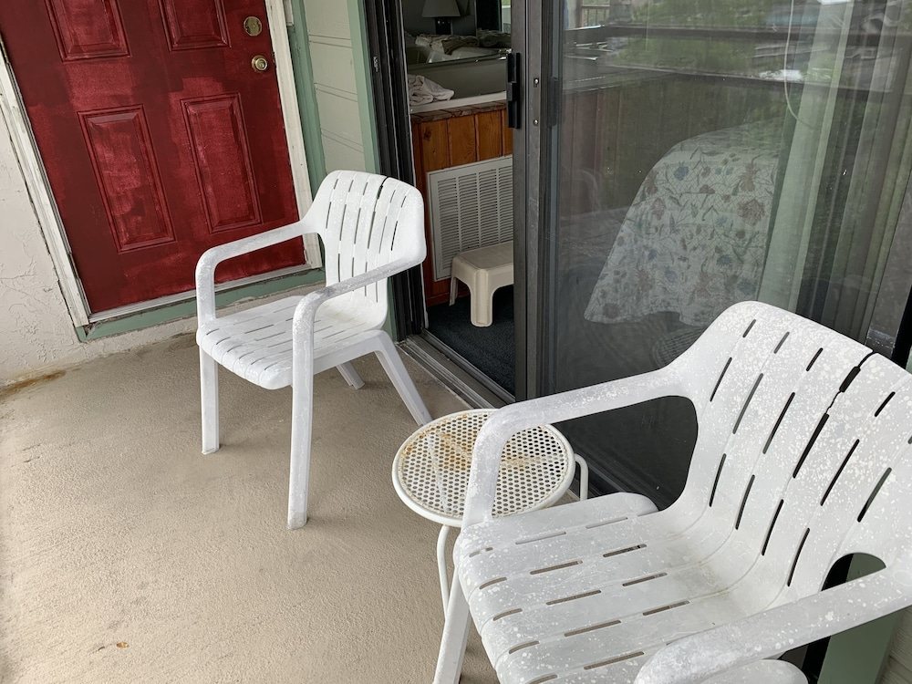 Laurel Inn Condominium photo4