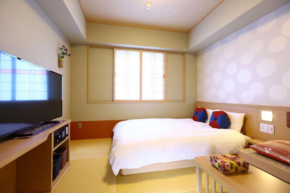 Moderate, Single, King Bed