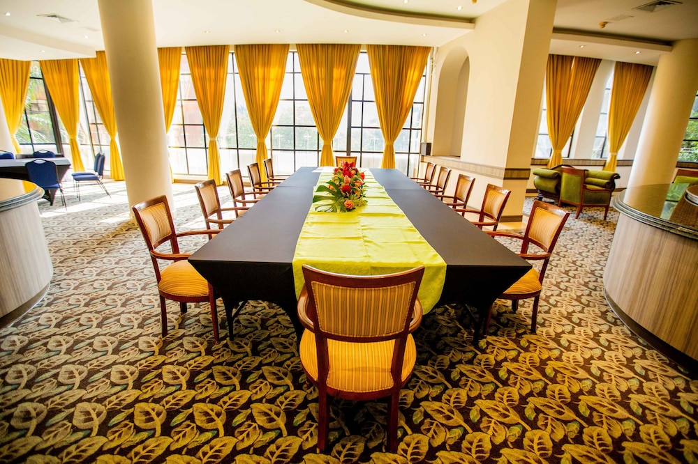 Hotel Dann Carlton Cali 48/64