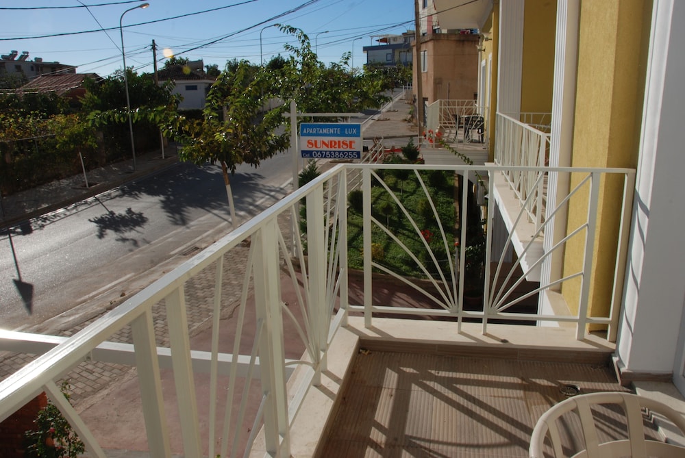 Sunrise Luxury Apartment 4/50
