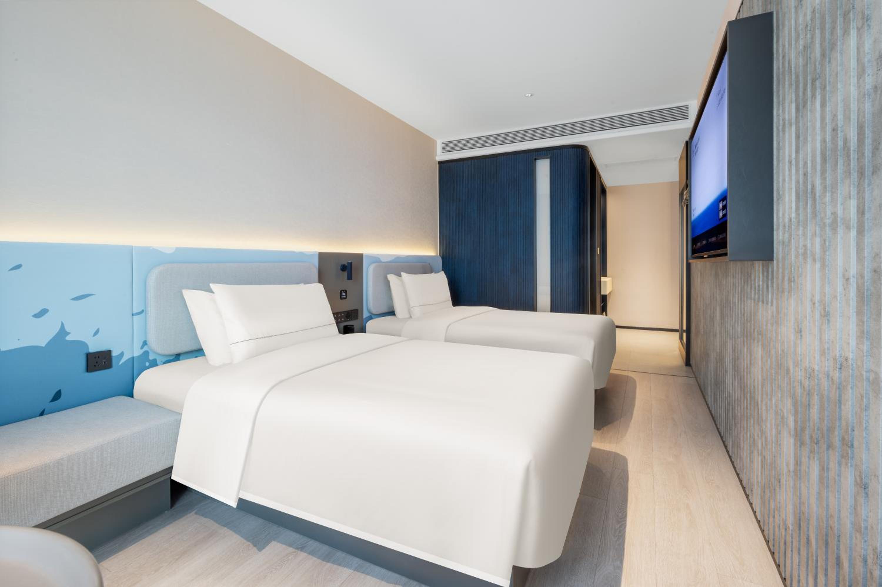 Smart, Twin Beds