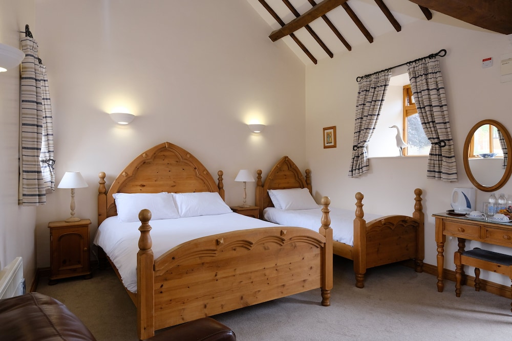 Church Farm Lodge 12/50