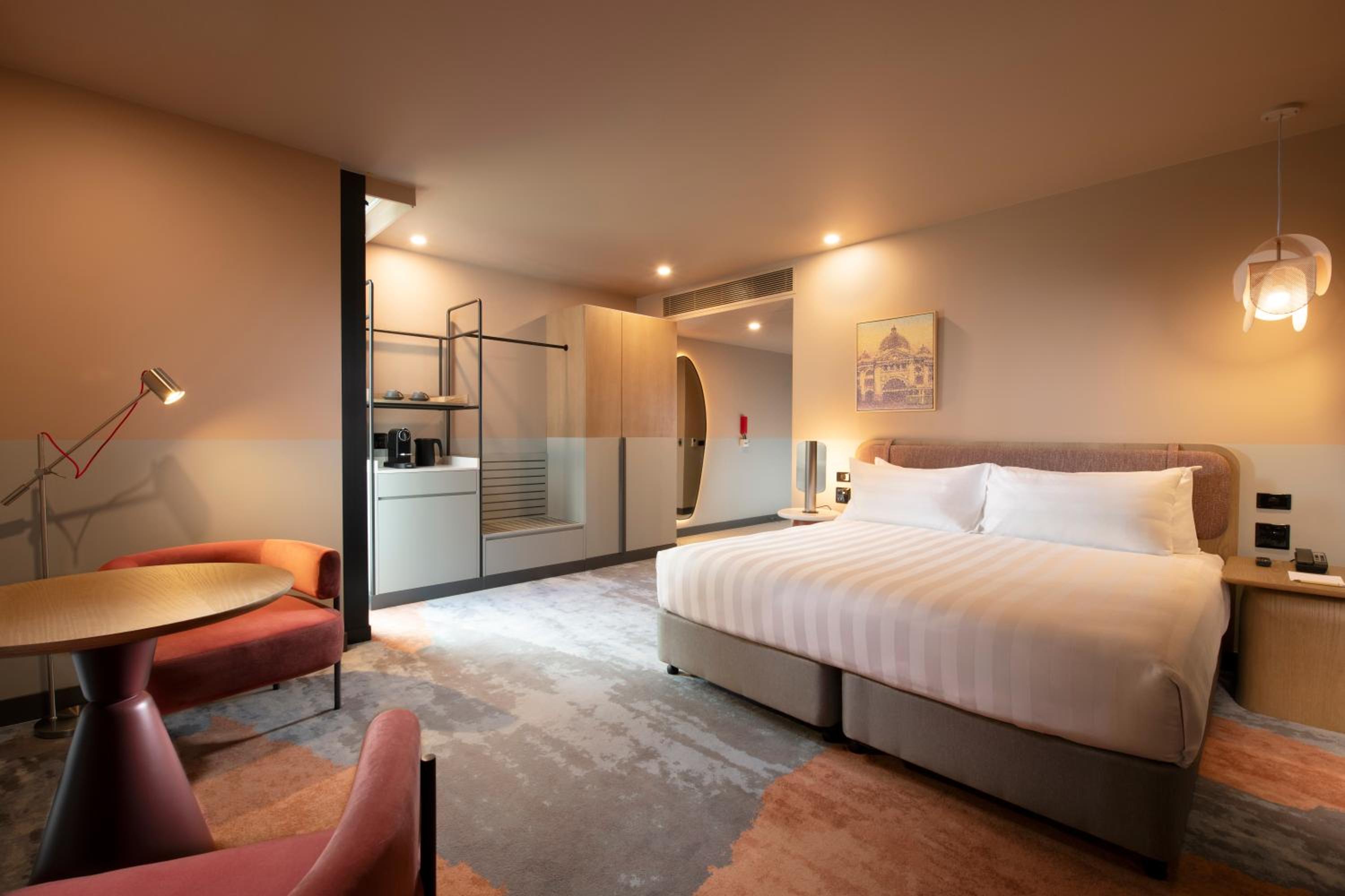 STANDARD, KING BED, ACCESSIBLE