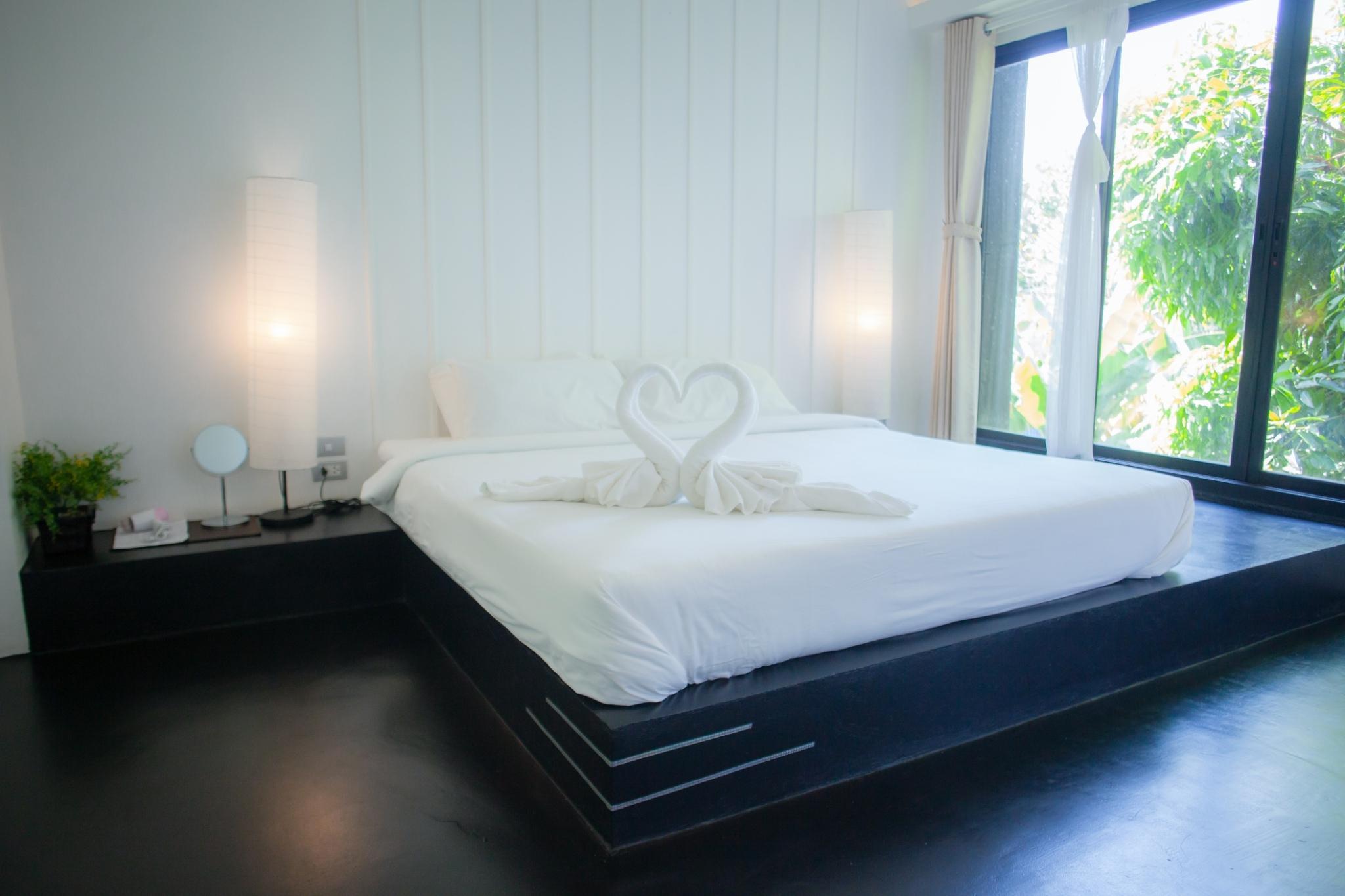 White, Suite