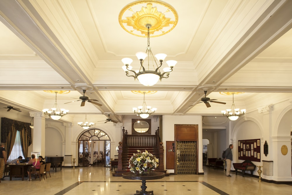 Queens Hotel 9/50