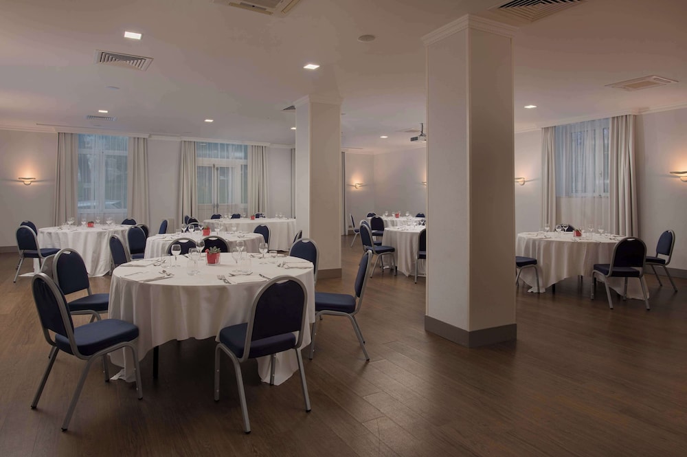 Hotel NH Genova Centro 34/47