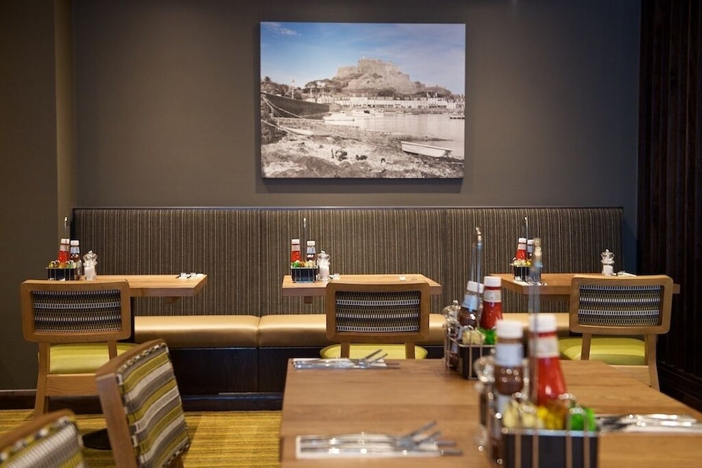 Premier Inn Jersey St Helier (Charing Cross) hotel 39/46