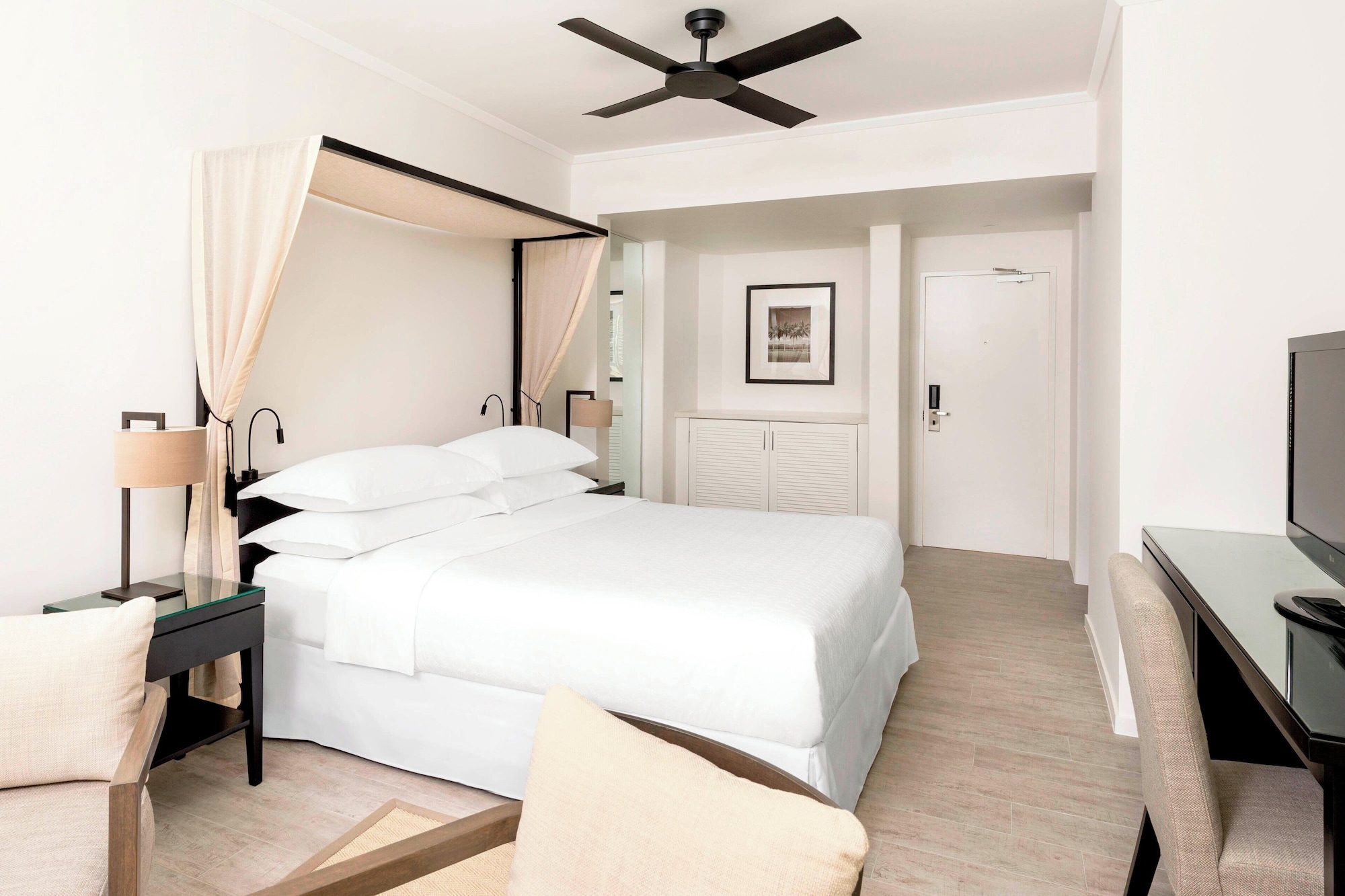 Room, King Bed, Lagoon View