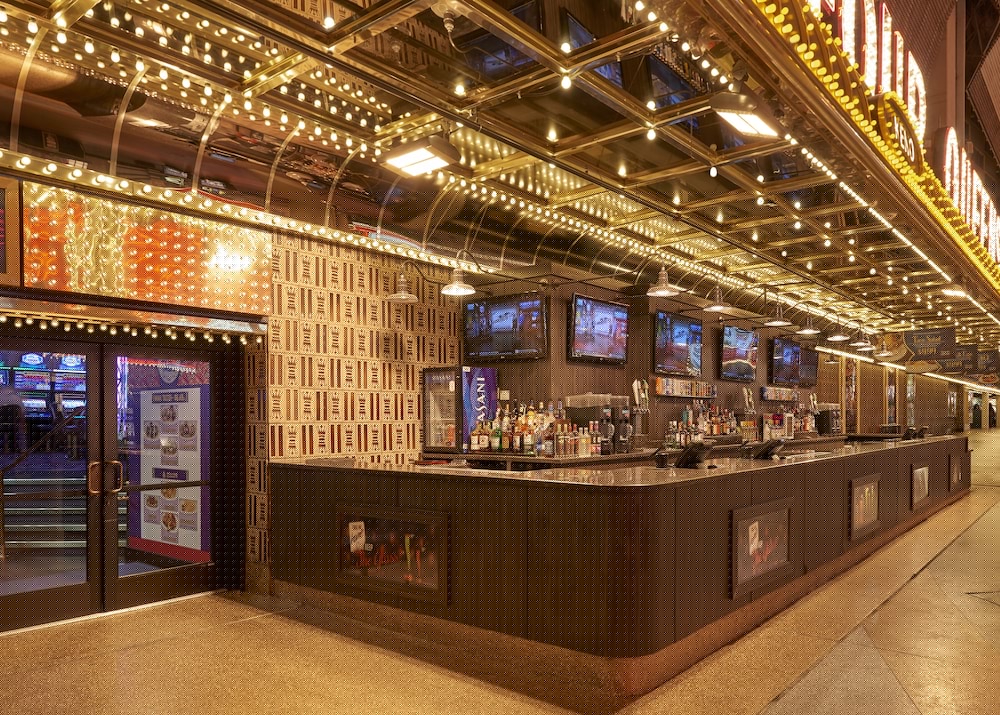 Four Queens Hotel & Casino 51/63