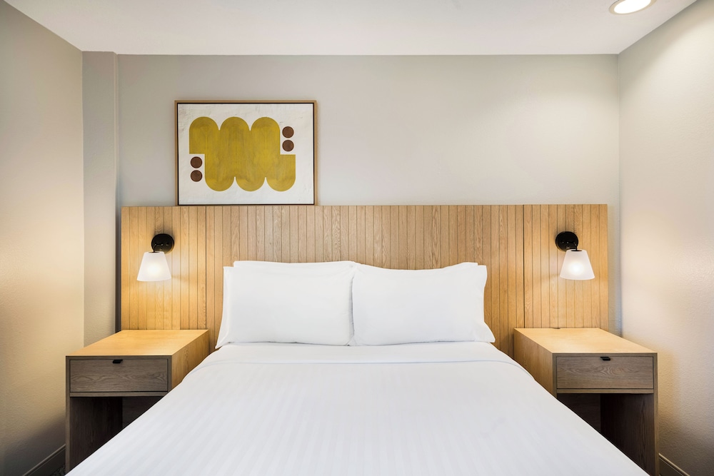 Suite, Queen Bed, Sofa, Accessible, Sonesta Simply Suites Birmingham Hoover 6/10