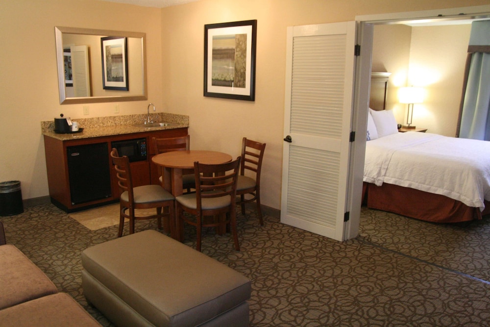 Hampton Inn Gainesville FL 34/66