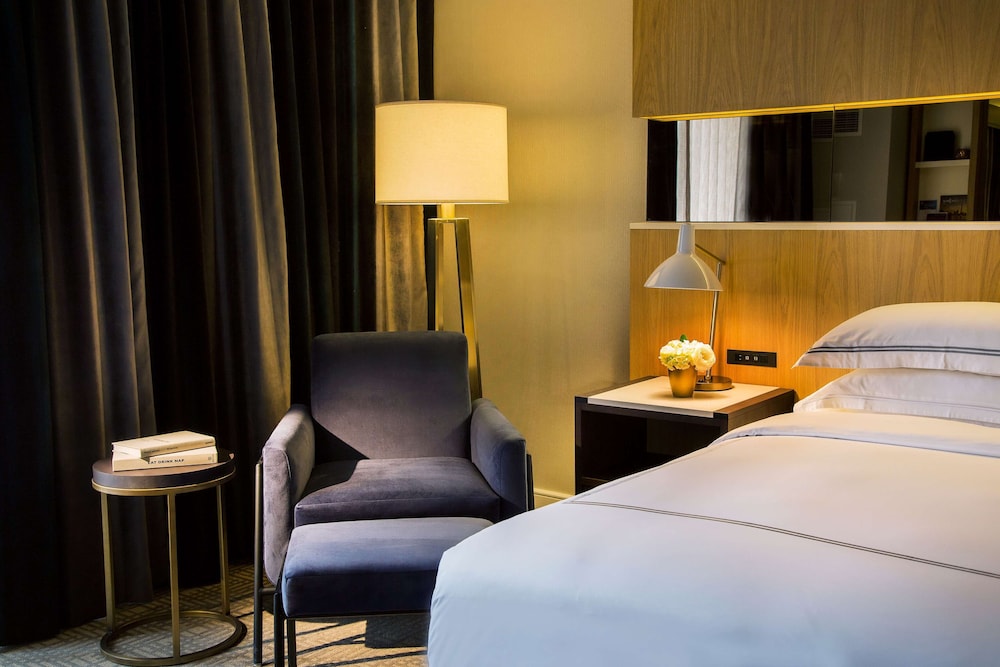 The Yorkville Royal Sonesta Hotel Toronto 9/55