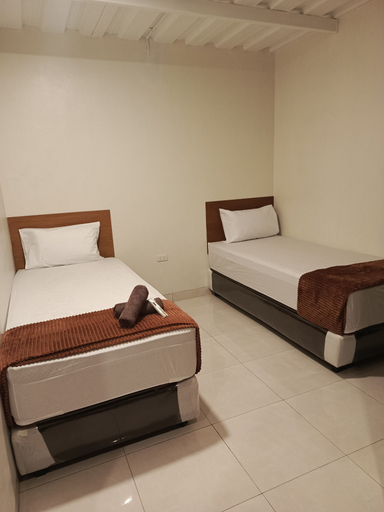 Aquila Family Homestay 4/11
