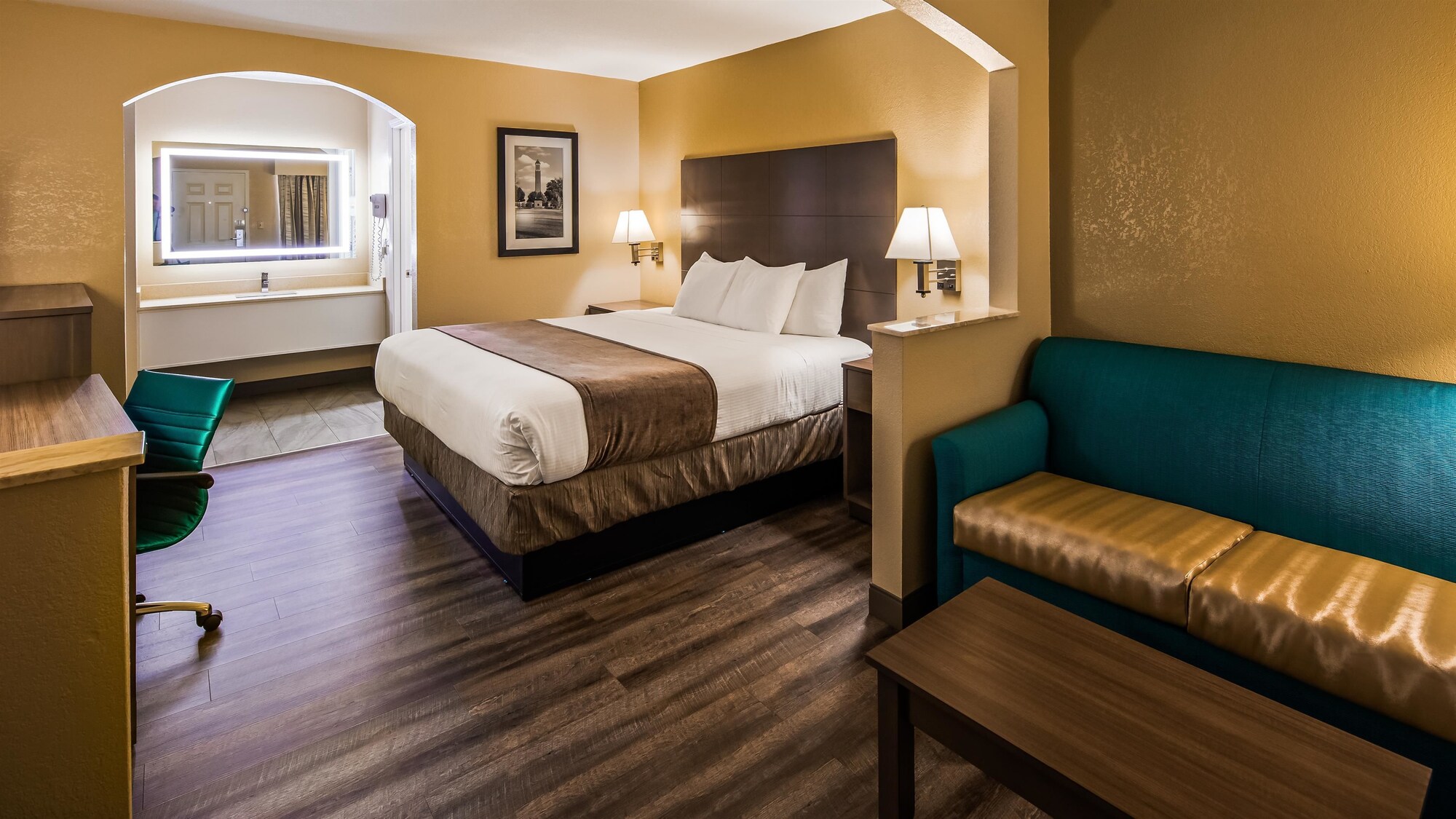 غرفة قياسية بسرير كينج مع أريكة، Best Western Catalina Inn 3/5