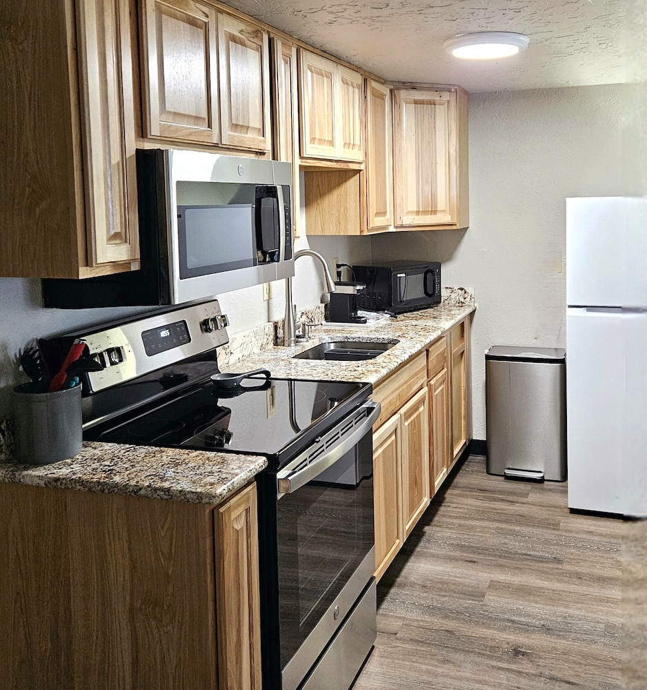 Days Inn and Suites by Wyndham Downtown Missoula-University 58/66
