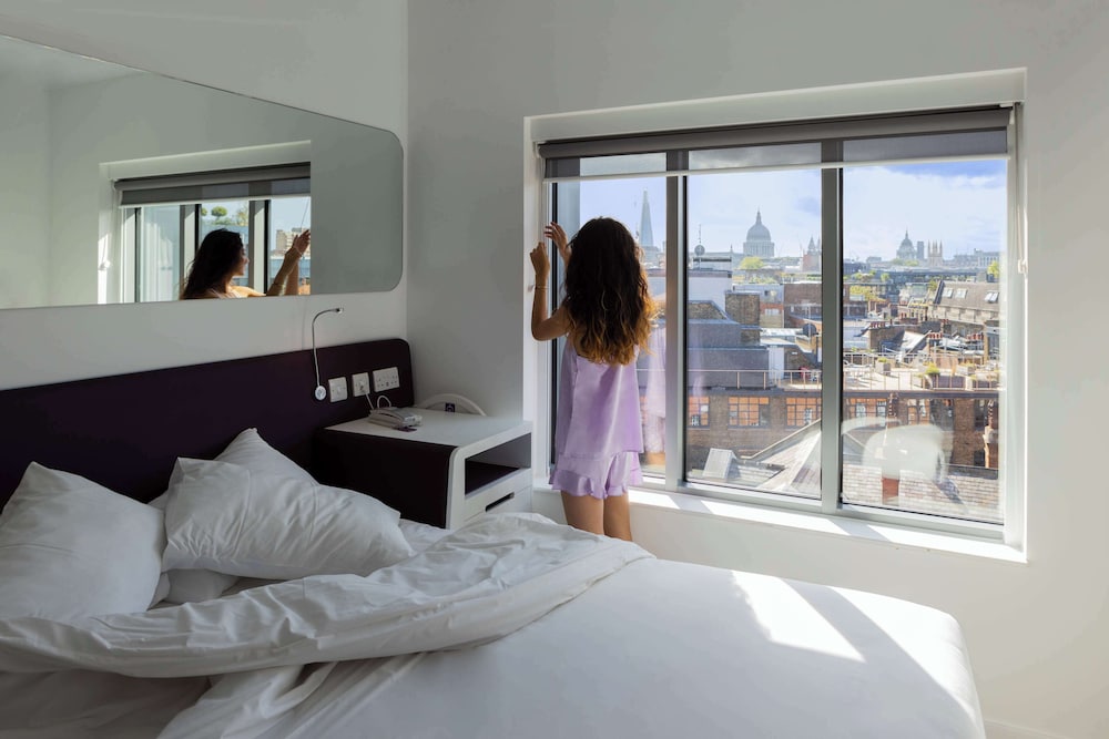 YOTEL London City, Select by Hilton 50/70