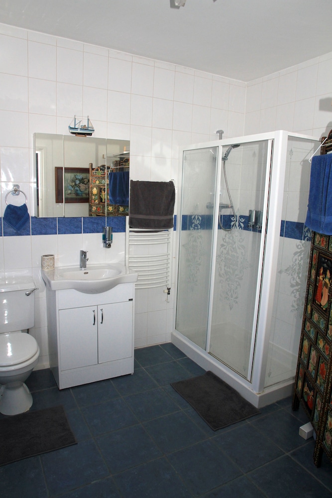 Bay Tree House B B 5/36