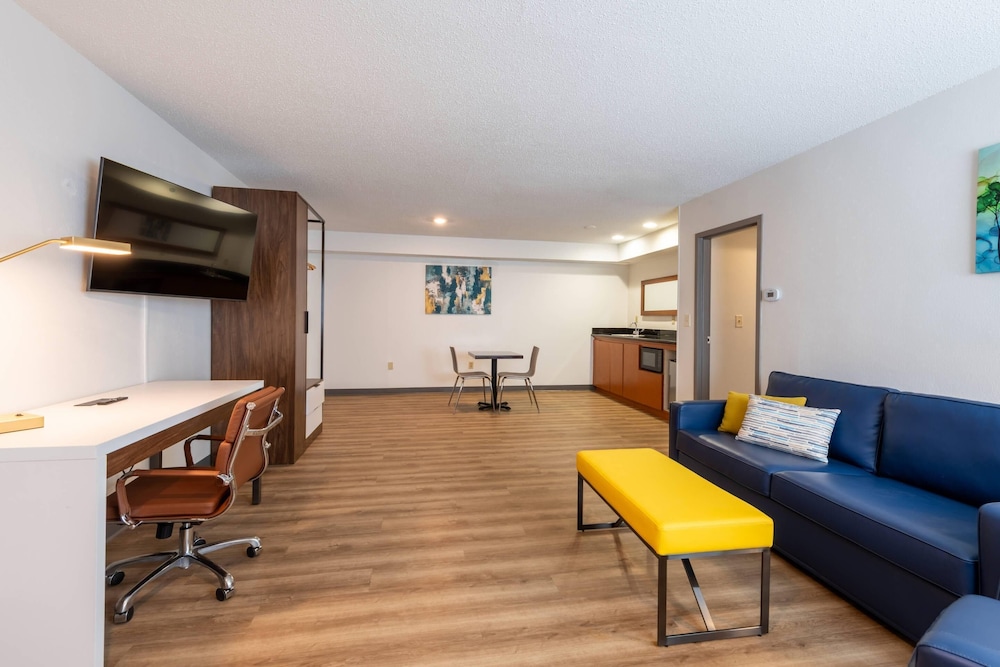 Comfort Inn - Dedham-Boston MetroWest 33/49