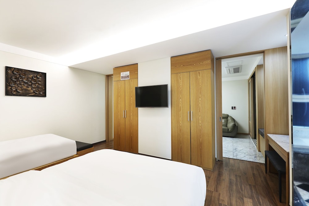 1 Double and 1 Single Bed, with Pool